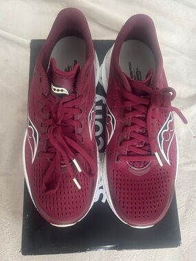 Women’s Saucony Endorphin Speed 3 - Size 7.5, Sundown/Linen